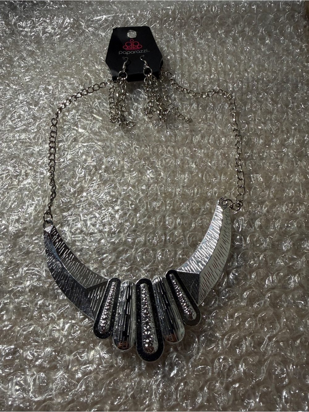 paparazzi Silver Textured Crescent Statement Necklace
